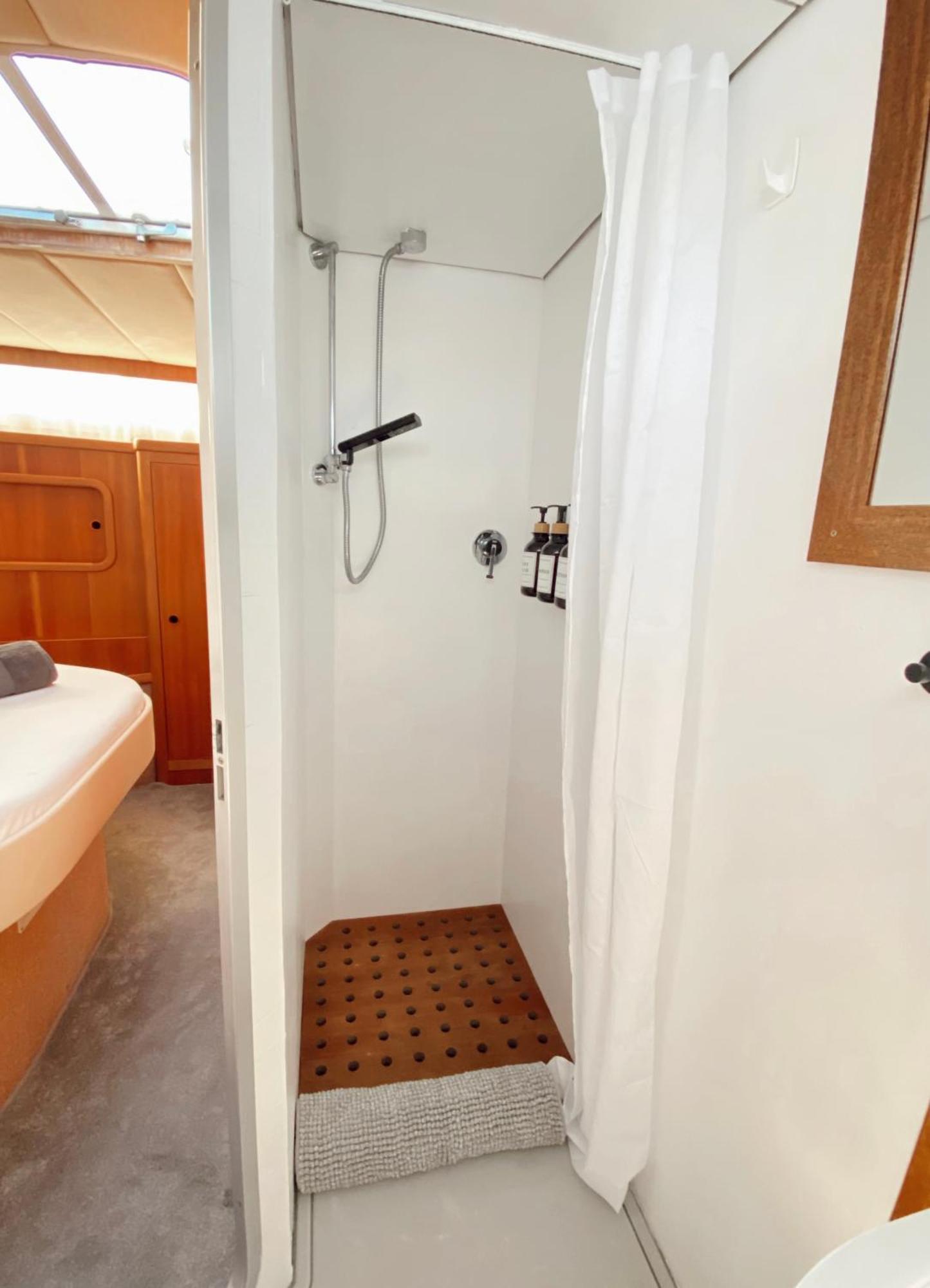 Malmo'S Yacht Hotel Valencia Ngoại thất bức ảnh
